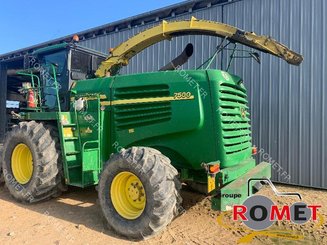 Self-propelled forage harvester John Deere 7500 - 1