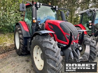 Farm tractor Valtra N134 D - 2
