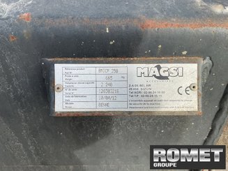 Versatile bucket Magsi BMICF 2/250 - 1