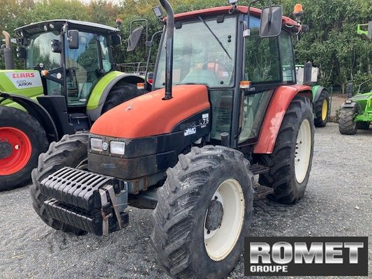 Farm tractor New Holland L75 - 1