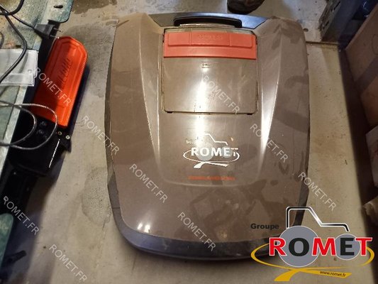 Robotic lawnmower Iseki SRE1800X - 1