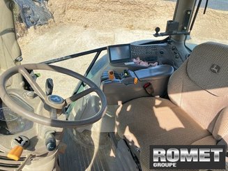 Farm tractor John Deere 6210R - 2