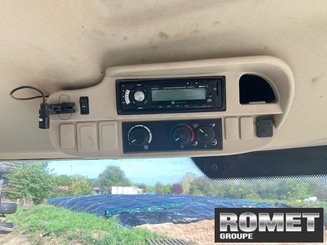 Farm tractor John Deere 6210R - 10