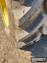 Farm tractor John Deere 6210R - 6