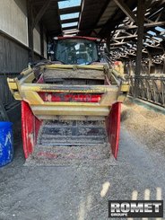 Silage wagon - straw shredder Gyrax 2902 - 1
