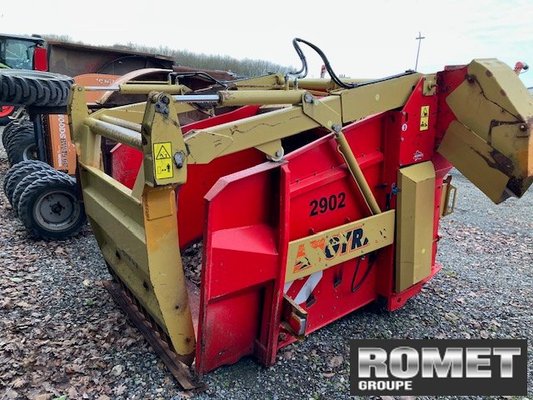 Silage wagon - straw shredder Gyrax 2902 - 1