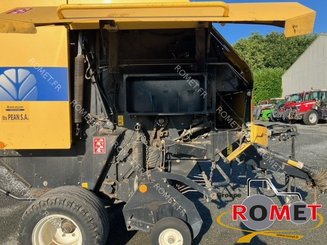 Round baler New Holland BR7070 - 3