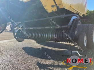 Round baler New Holland BR7070 - 1