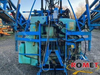 Mounted sprayer Berthoud 1500 L - 6