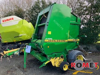 Round baler John Deere 590 - 1