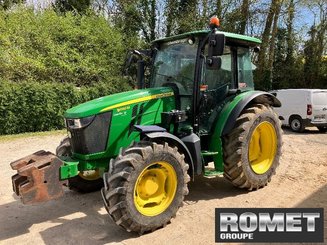 Farm tractor John Deere 5090M - 3