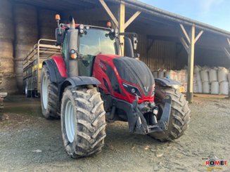 Farm tractor Valtra T174 - 4