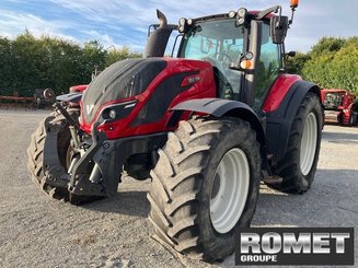 Farm tractor Valtra T174 - 1