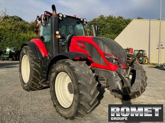 Farm tractor Valtra T174 - 1